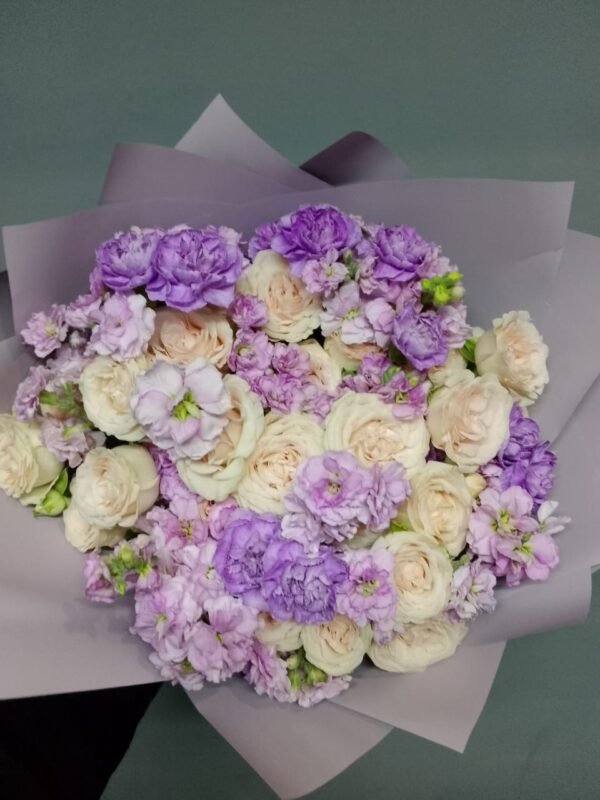 Creamy spray roses and mathiola - Image 4