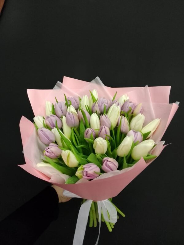 Buchet din 35 lalele mix - imagine 4
