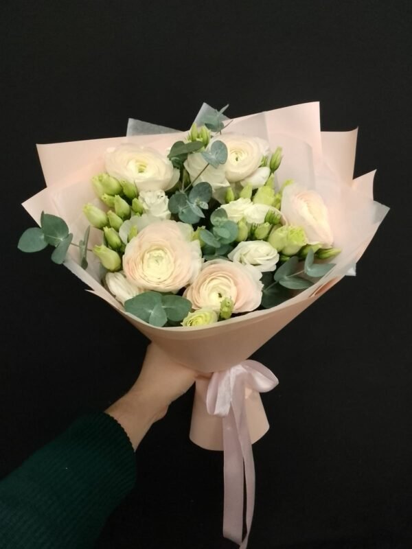 Buchet - compliment cu ranunculus - imagine 4