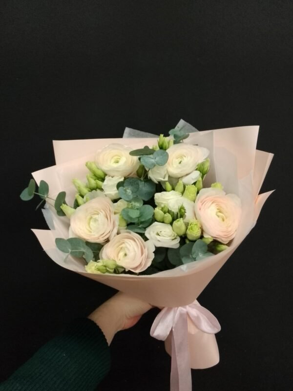 Buchet - compliment cu ranunculus - imagine 3
