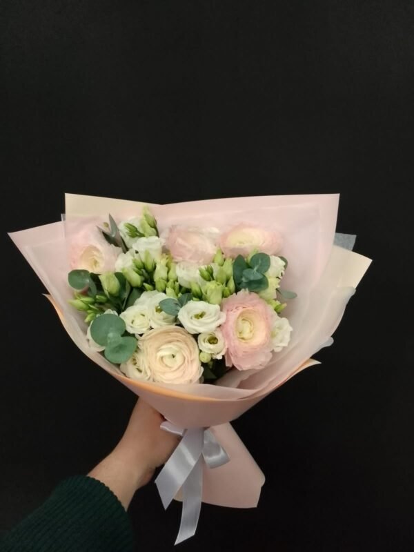 Buchet - compliment cu ranunculus - imagine 2