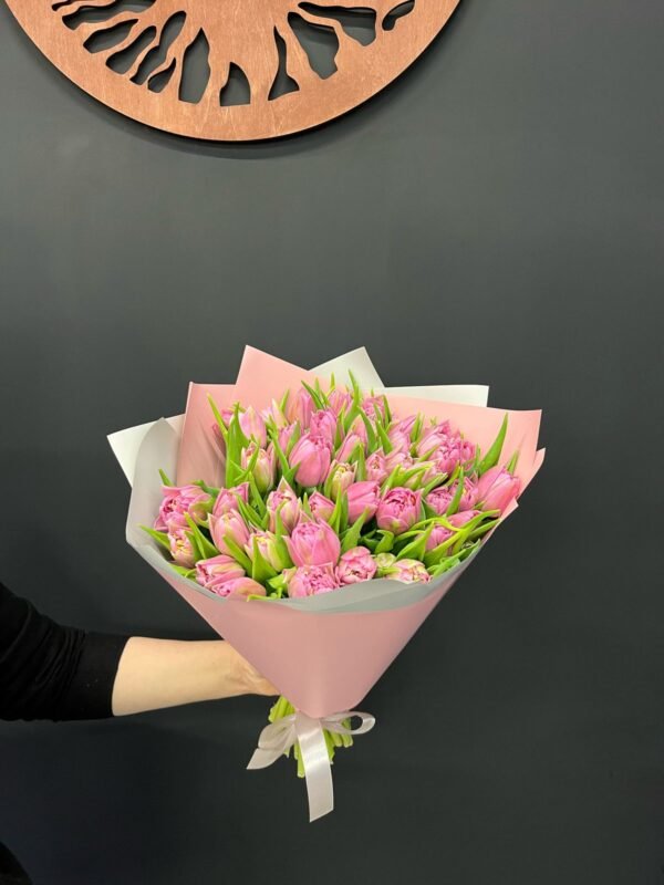 Buchet 45 lalele tip bujor
