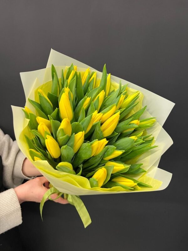 35 yellow tulips